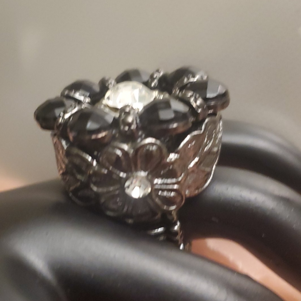 Gorgeous Statement Ring Stretchable Band - Picture 6 of 6